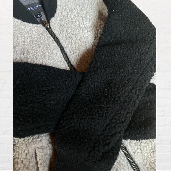 Obey Sherpa fleece bomber varsity jacket - Picture 3 of 6